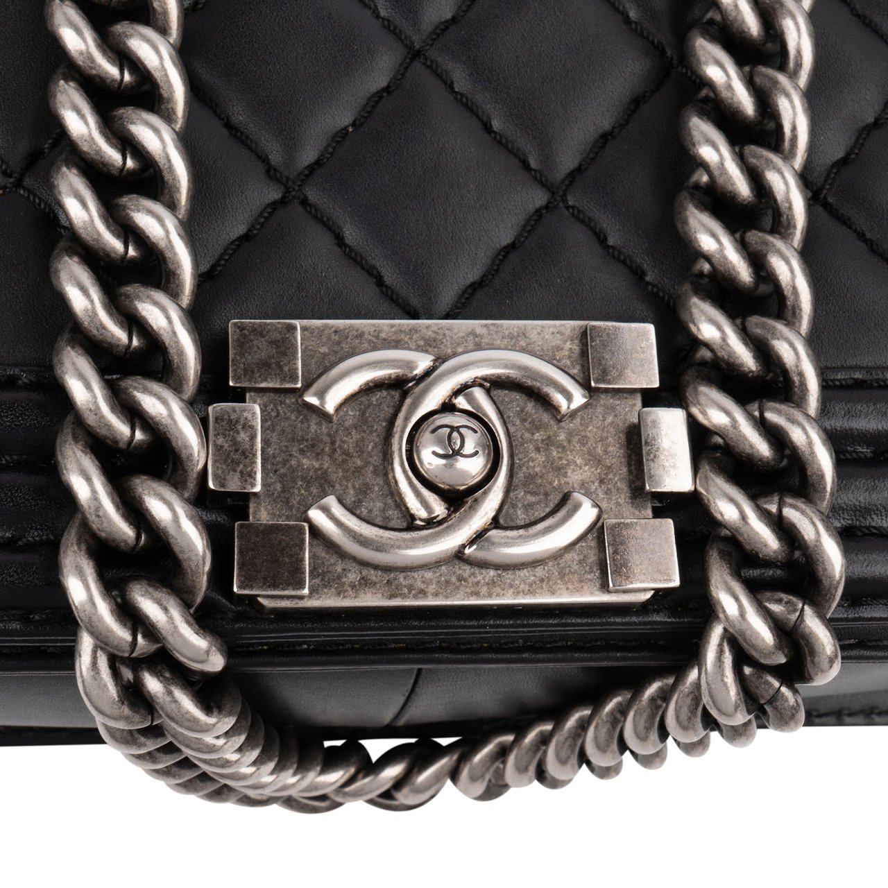 Chanel Quilted Lambskin Medium Boy Single Flap Crossbody Bag Zwart