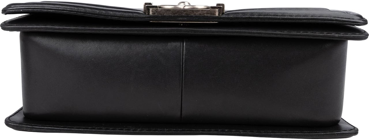 Chanel Quilted Lambskin Medium Boy Single Flap Crossbody Bag Zwart
