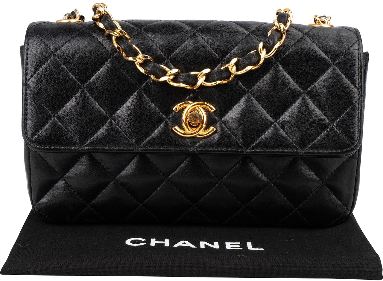 Chanel Quilted Lambskin 24K Gold Mini Single Flap Crossbody Bag Zwart