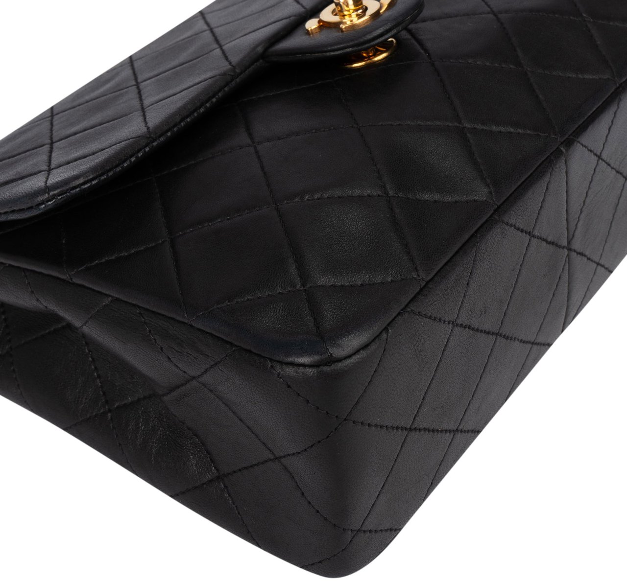 Chanel Chanel Quilted Lambskin 24K Gold Single Flap Crossbody Bag Zwart