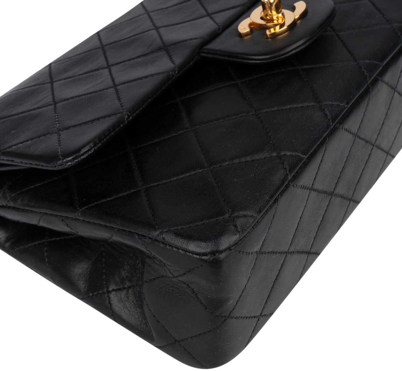 Chanel Chanel Quilted Lambskin 24K Gold Small Double Flap Crossbody Bag Zwart