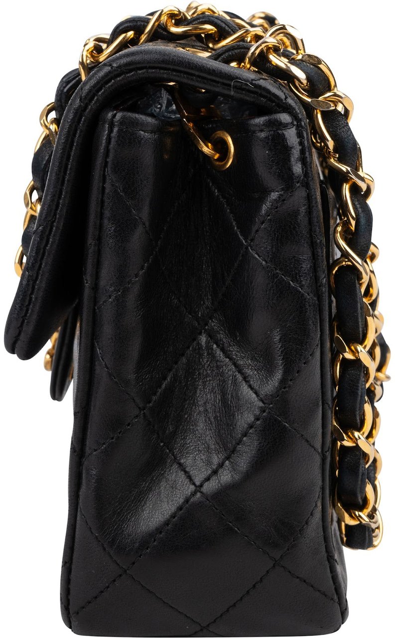 Chanel Quilted Lambskin Small 24K Gold Single Flap Crossbody Bag Zwart