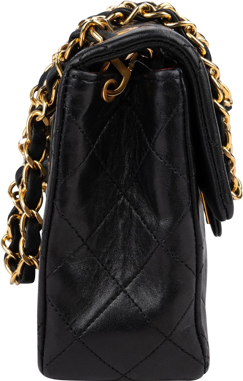 Chanel Quilted Lambskin Small 24K Gold Single Flap Crossbody Bag Zwart