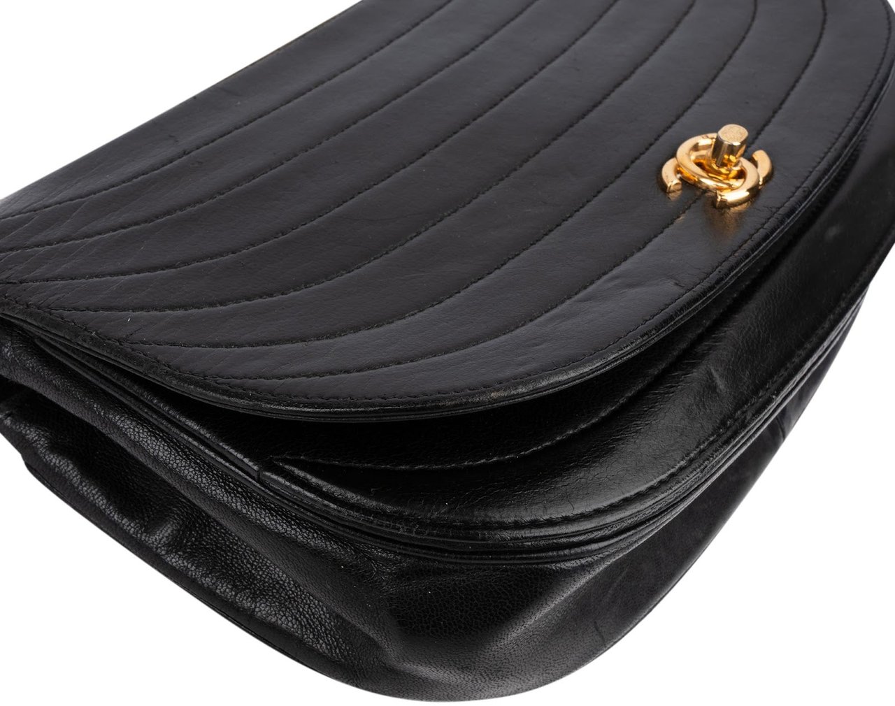 Chanel Quilted Lambskin Half Moon 24K Gold Single Flap Shoulder Bag Zwart