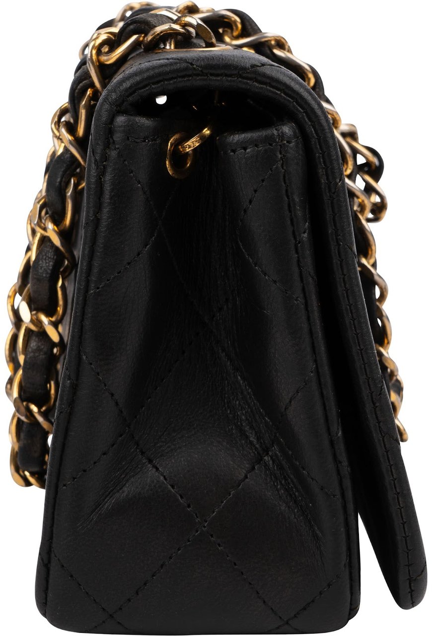 Chanel Quilted Lambskin Small 24K Gold Single Flap Crossbody Bag Zwart