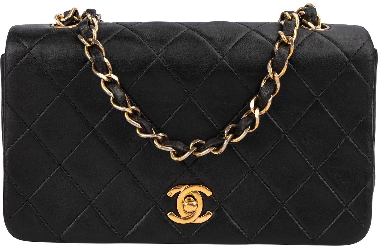Chanel Quilted Lambskin Small 24K Gold Single Flap Crossbody Bag Zwart