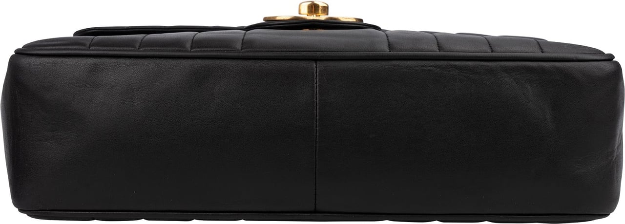 Chanel Vertical Quilted Lambskin 24K Gold Jumbo Single Flap Crossbody Bag Zwart