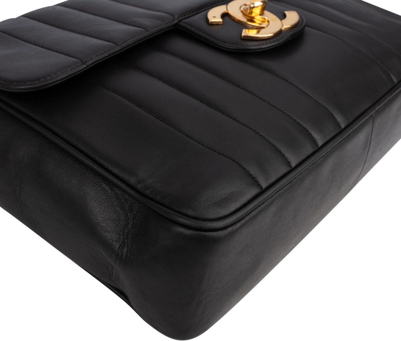 Chanel Vertical Quilted Lambskin 24K Gold Jumbo Single Flap Crossbody Bag Zwart