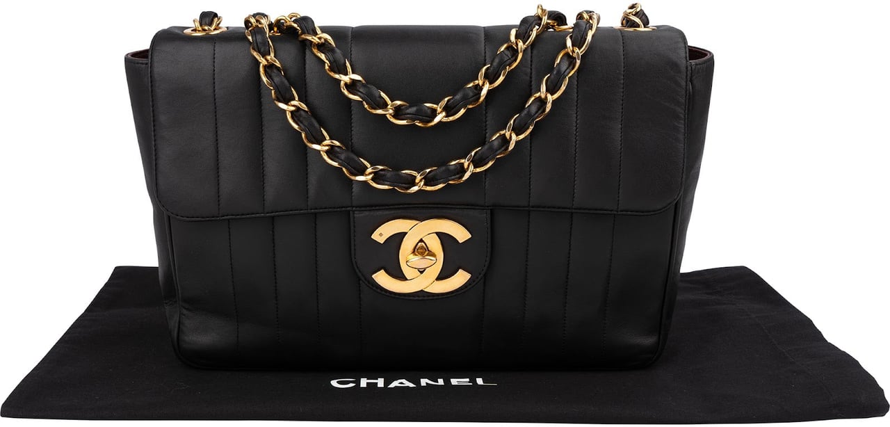 Chanel Vertical Quilted Lambskin 24K Gold Jumbo Single Flap Crossbody Bag Zwart