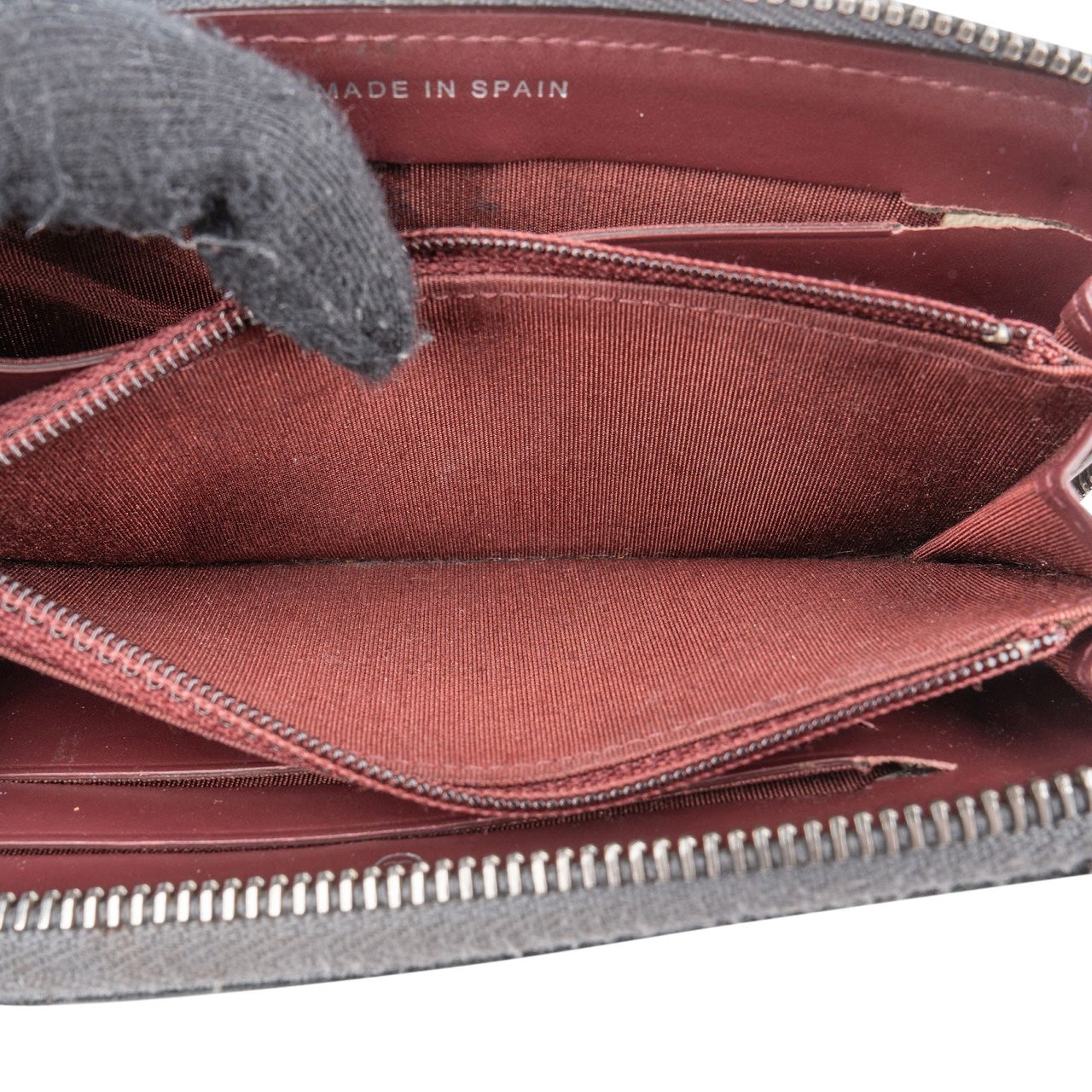 Chanel Quilted Metallic Lambskin Zip Around Wallet Donkergrijs