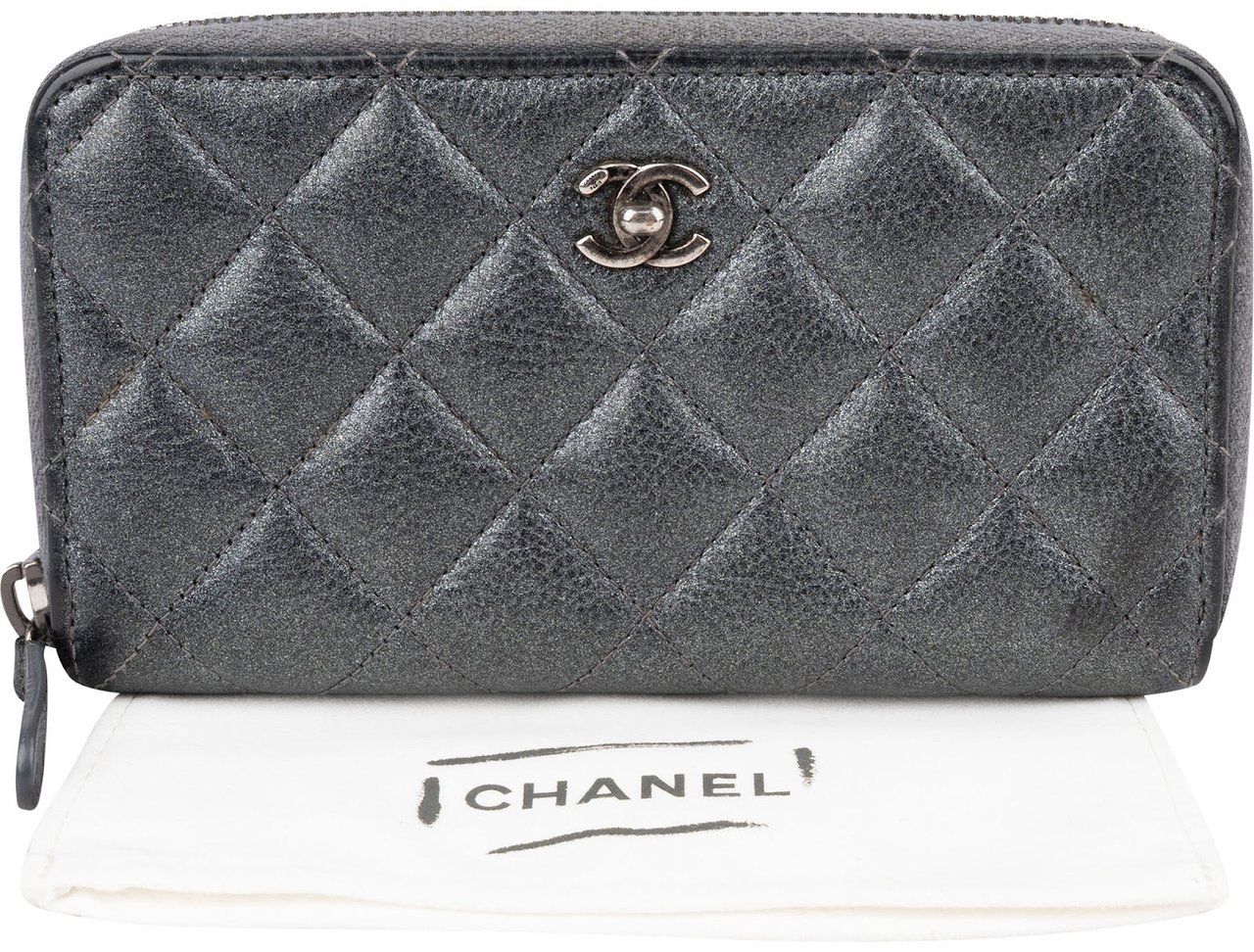 Chanel Quilted Metallic Lambskin Zip Around Wallet Donkergrijs