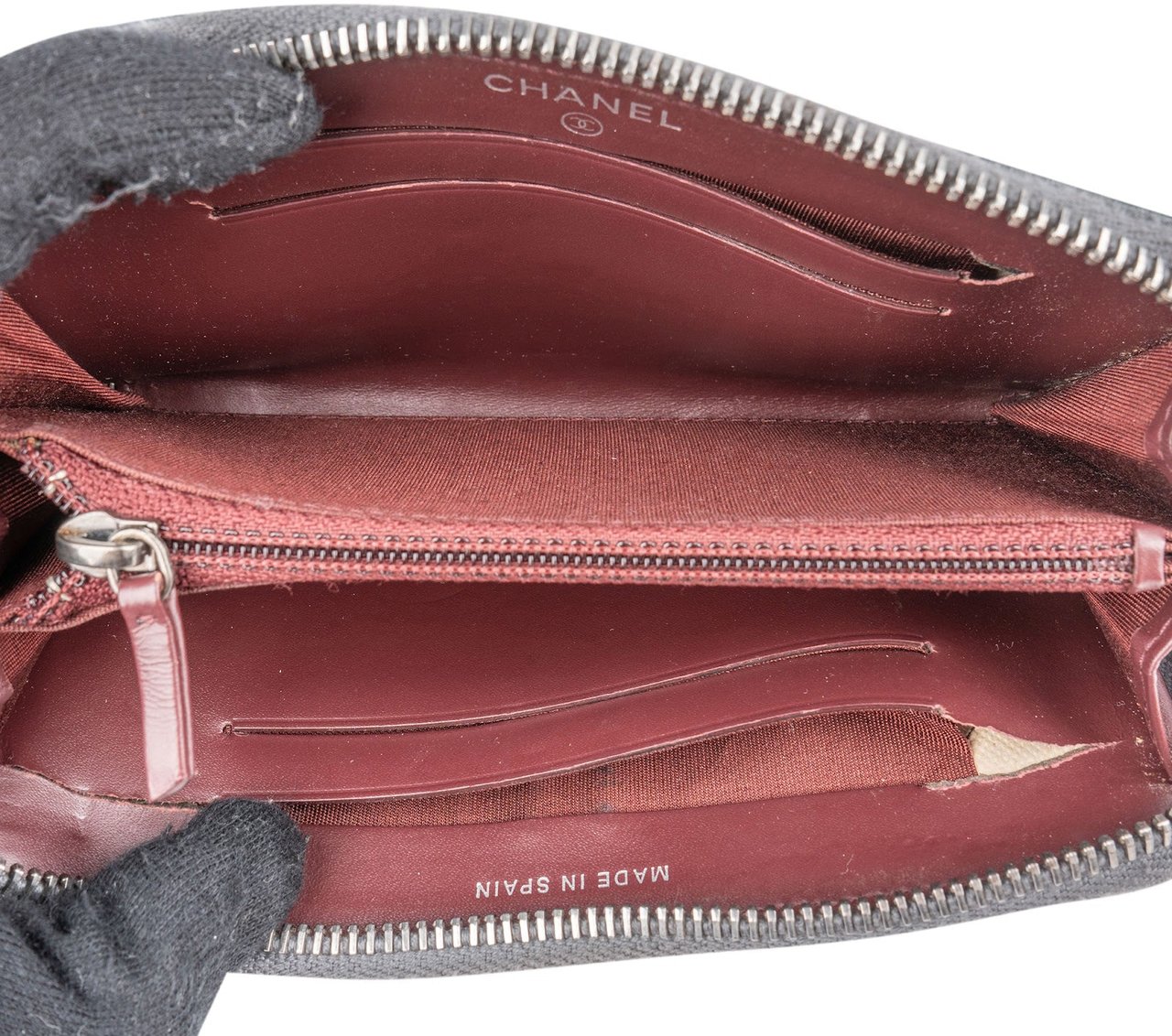 Chanel Quilted Metallic Lambskin Zip Around Wallet Donkergrijs