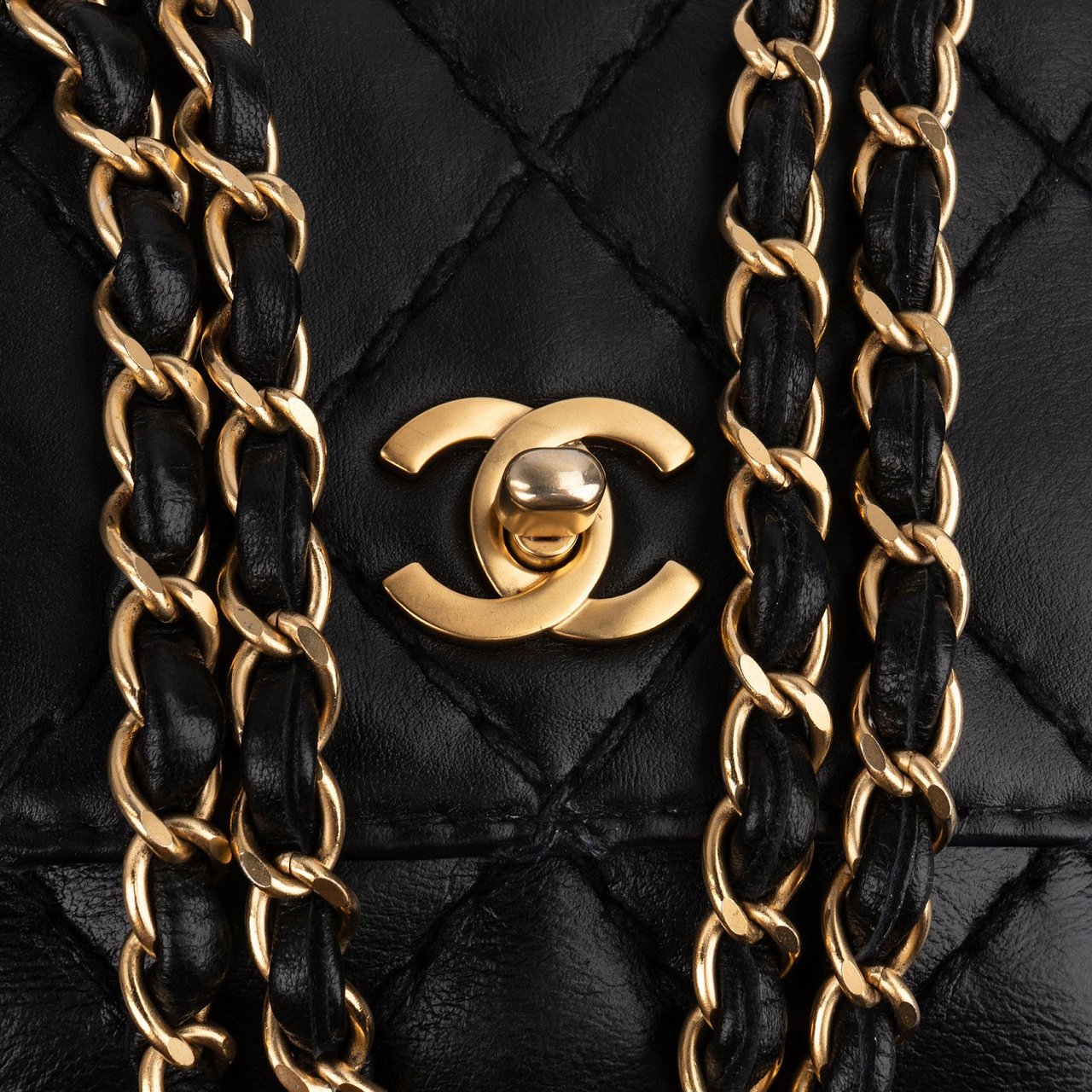 Chanel Quilted Stitched Lambskin Single Flap Shoulder Bag Zwart
