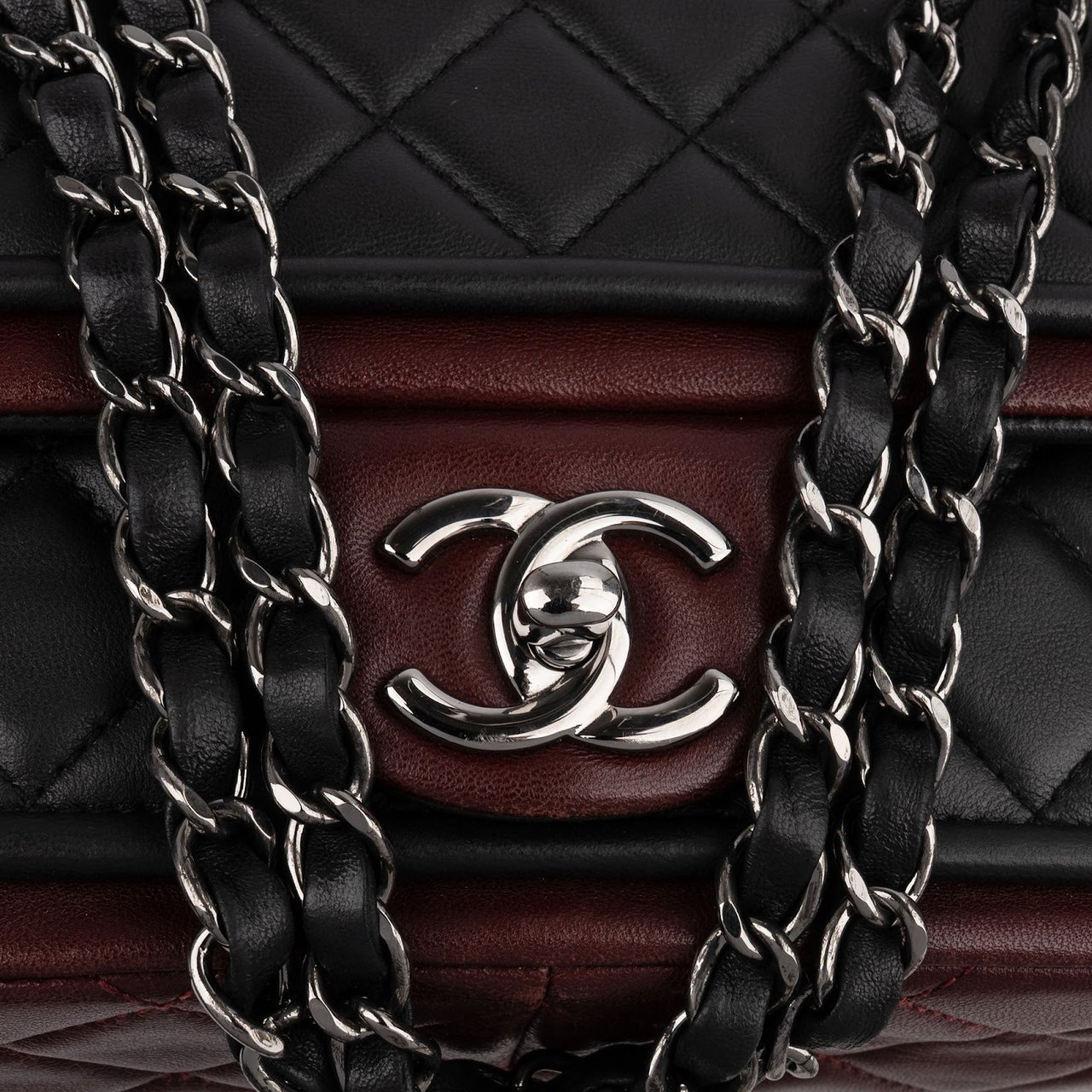 Chanel Quilted Lambskin Bicolor Jumbo Single Flap Shoulder Bag Zwart