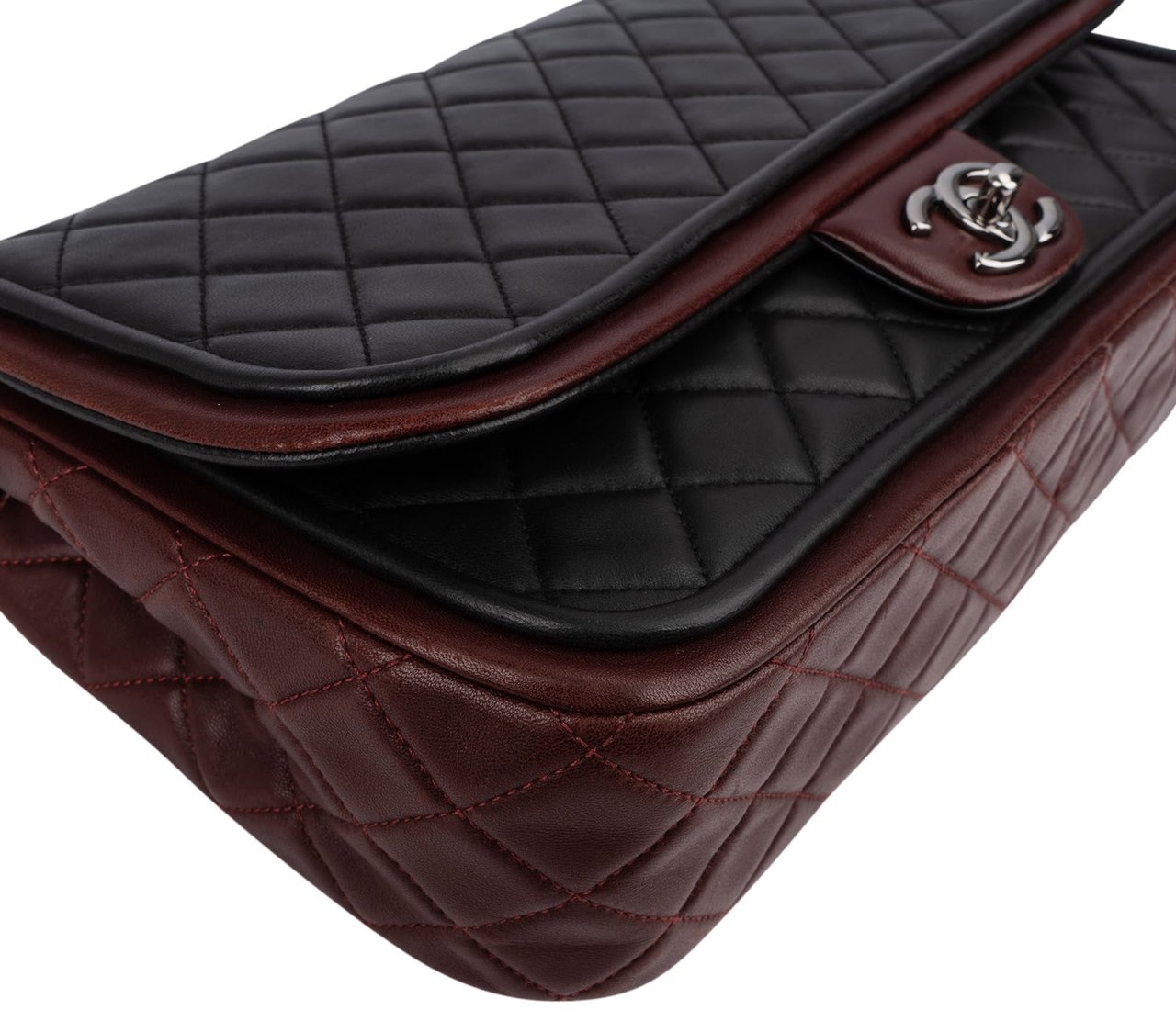 Chanel Quilted Lambskin Bicolor Jumbo Single Flap Shoulder Bag Zwart