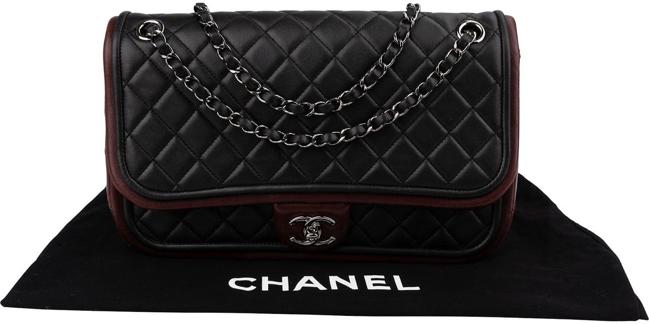 Chanel Quilted Lambskin Bicolor Jumbo Single Flap Shoulder Bag Zwart