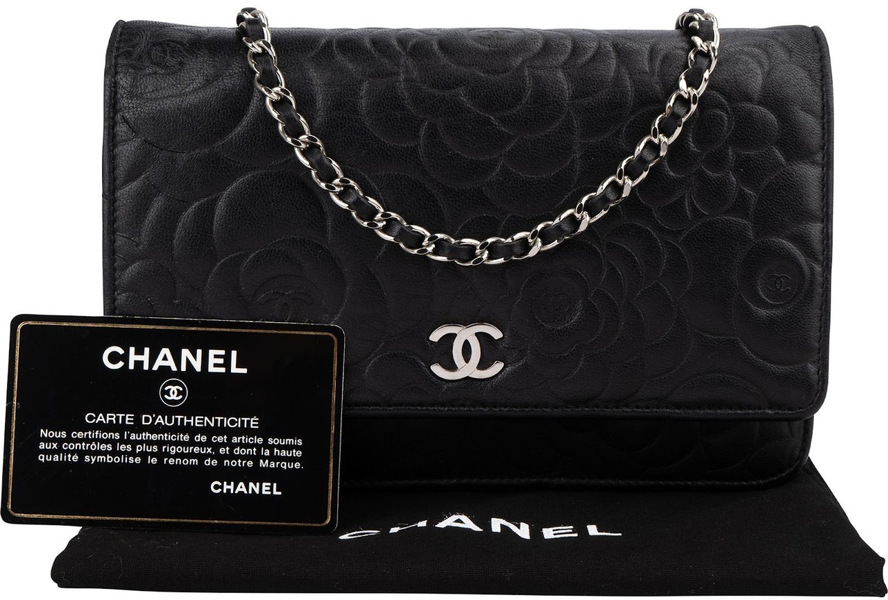 Chanel Camellia Embossed Lambskin Wallet On Chain Crossbody Bag Zwart