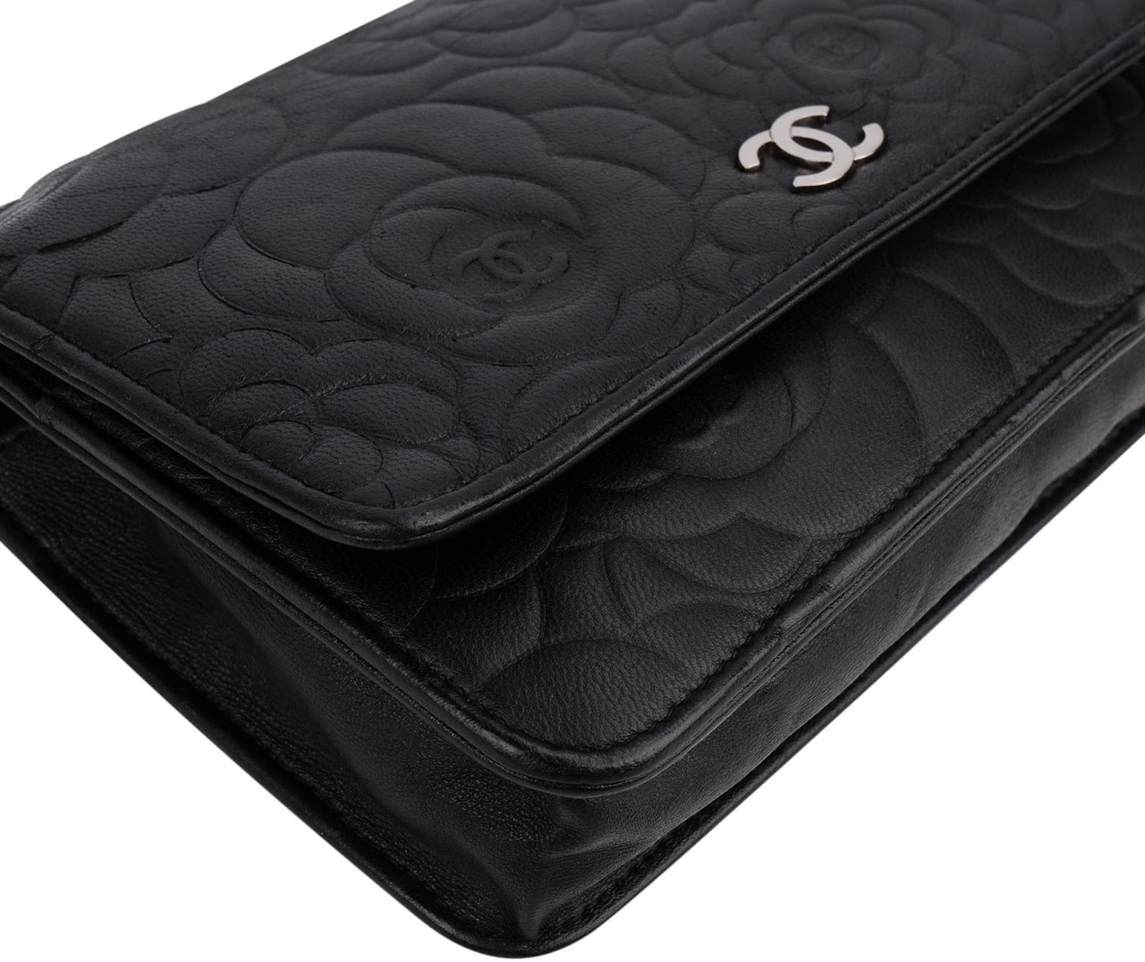 Chanel Camellia Embossed Lambskin Wallet On Chain Crossbody Bag Zwart