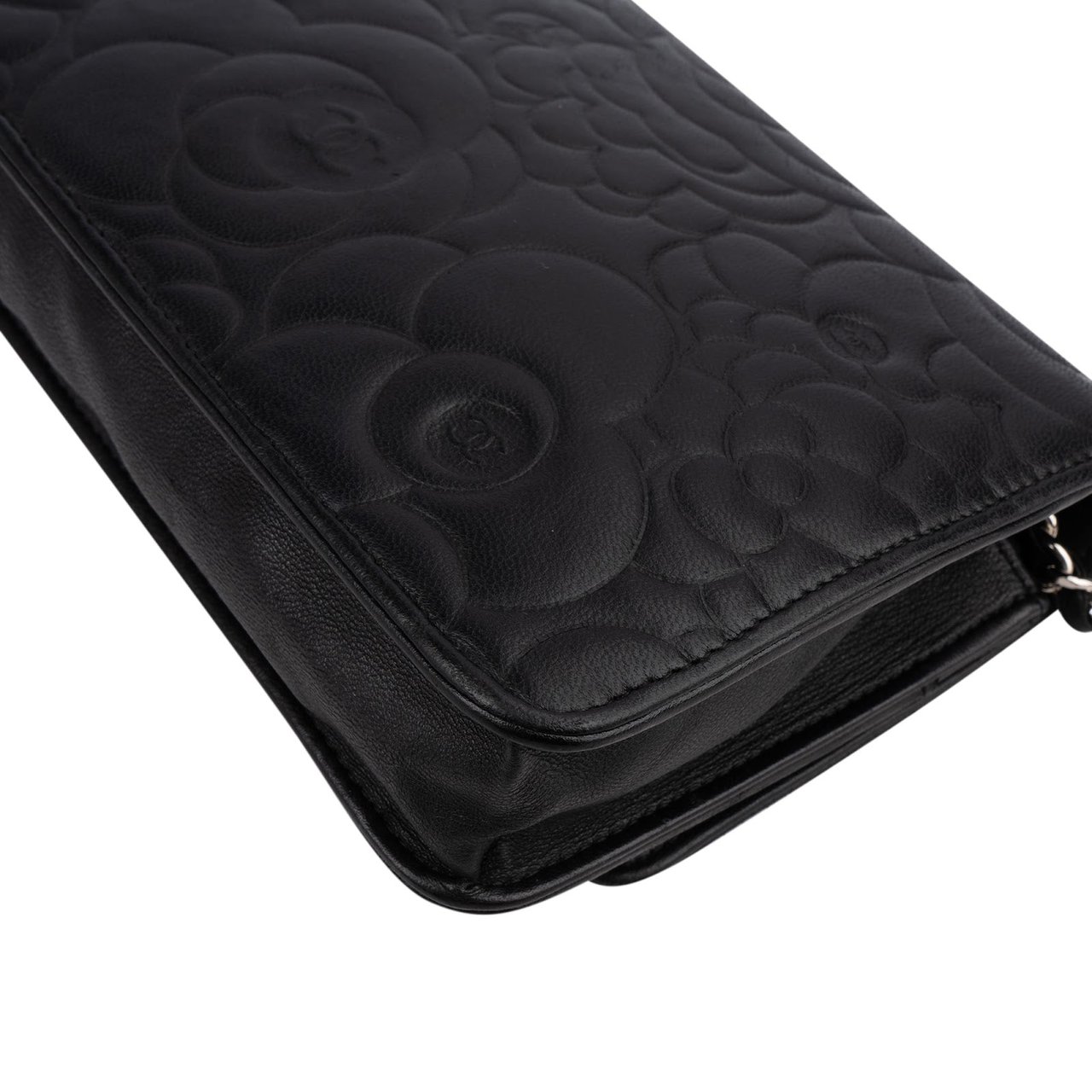 Chanel Camellia Embossed Lambskin Wallet On Chain Crossbody Bag Zwart