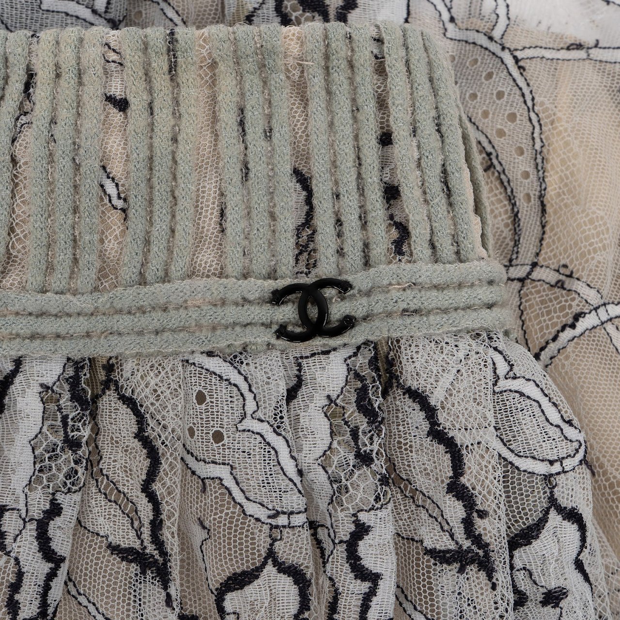 Chanel Multicolor Spitze Lace Tiered Skirt (DE 34 / FR 36) Donkergrijs