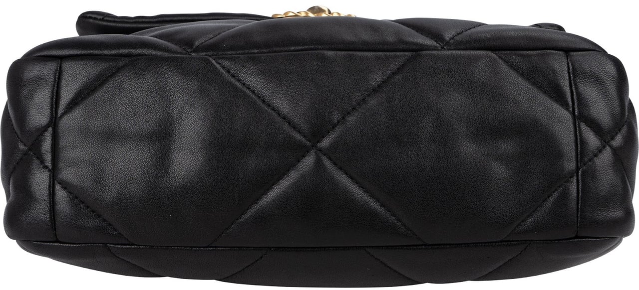 Chanel 19 Quilted Lambskin Single Flap Crossbody Bag Small Zwart