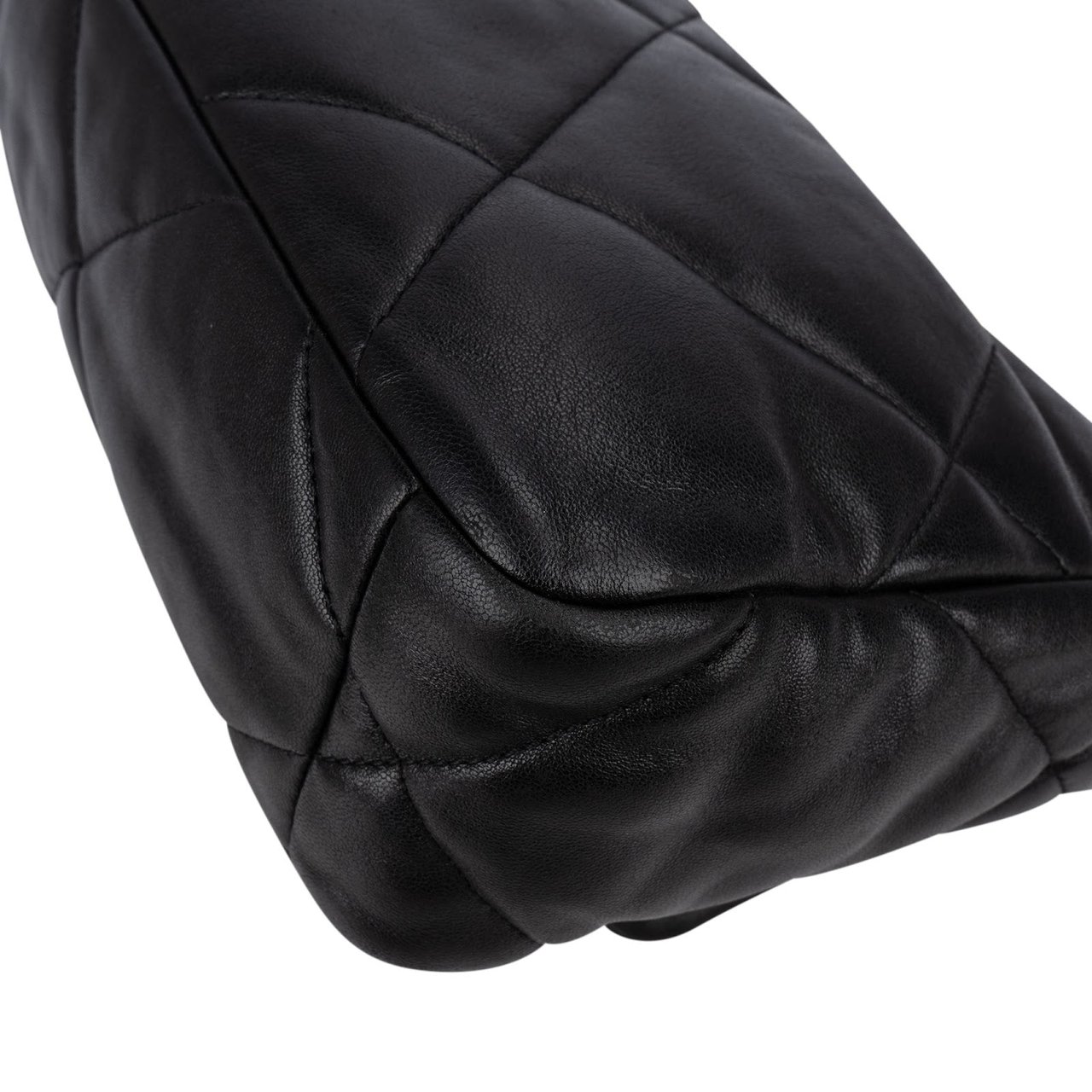Chanel 19 Quilted Lambskin Single Flap Crossbody Bag Small Zwart