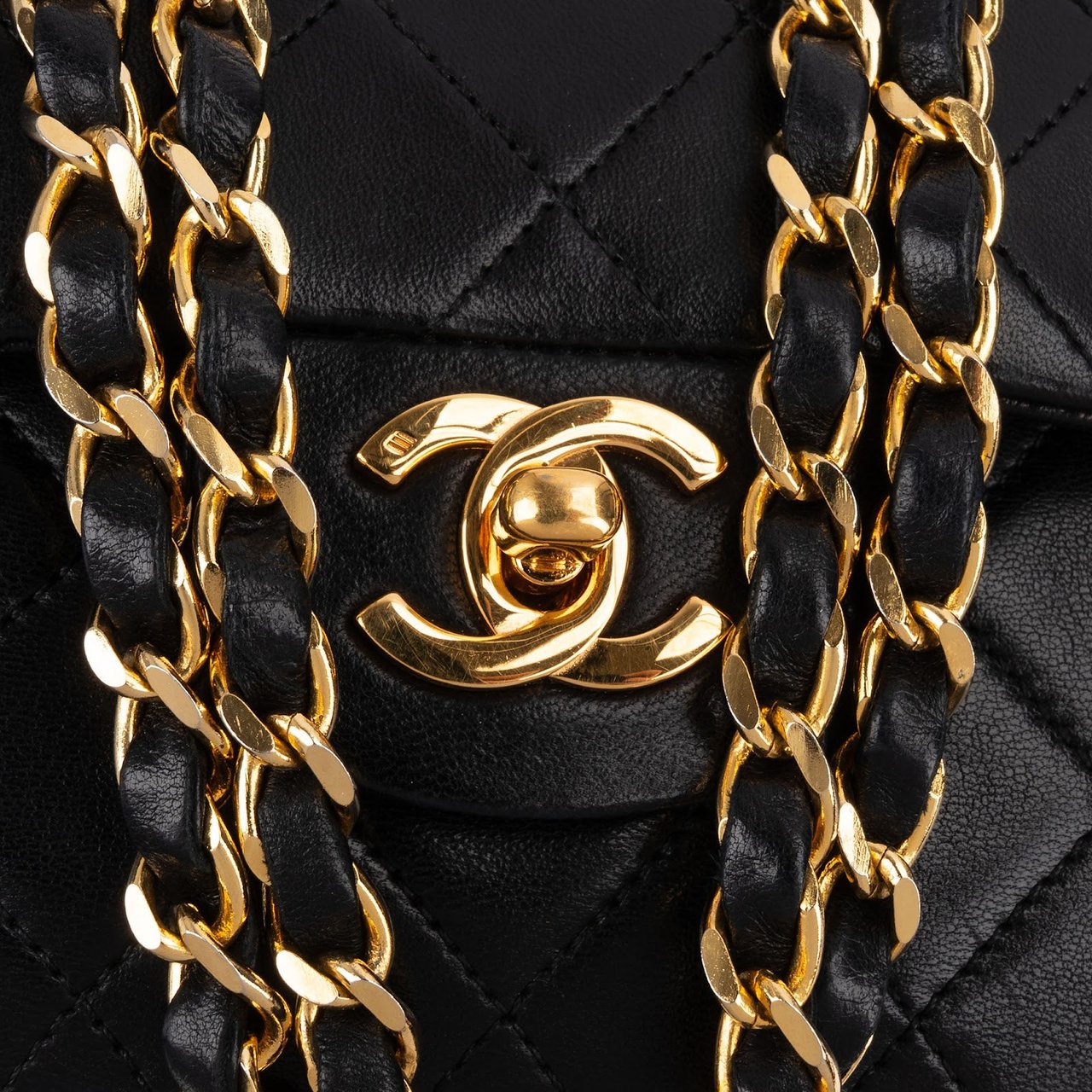 Chanel Quilted Lambskin 24K Gold Small Double Flap Shoulder Bag Zwart
