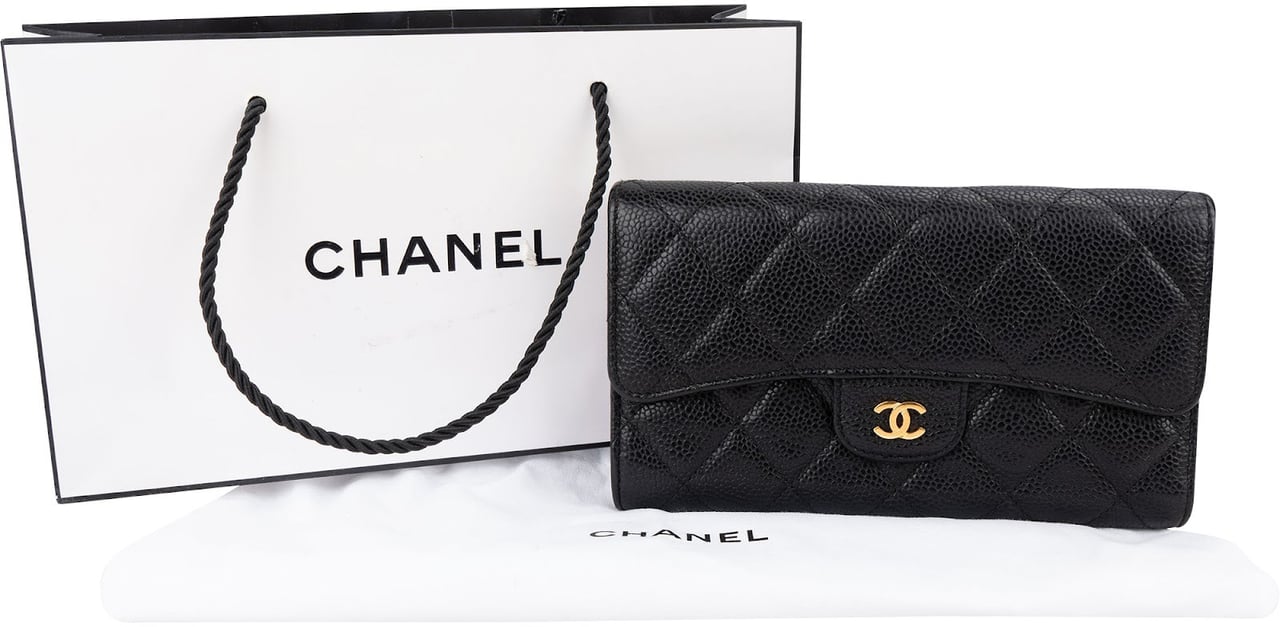 Chanel Quilted Caviar Leather Classic Flap CC Wallet Zwart