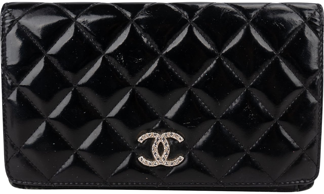 Chanel Quilted Patent Leather Crystal CC Flap Wallet Zwart