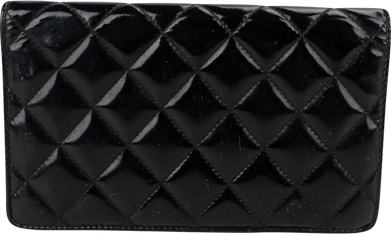 Chanel Quilted Patent Leather Crystal CC Flap Wallet Zwart