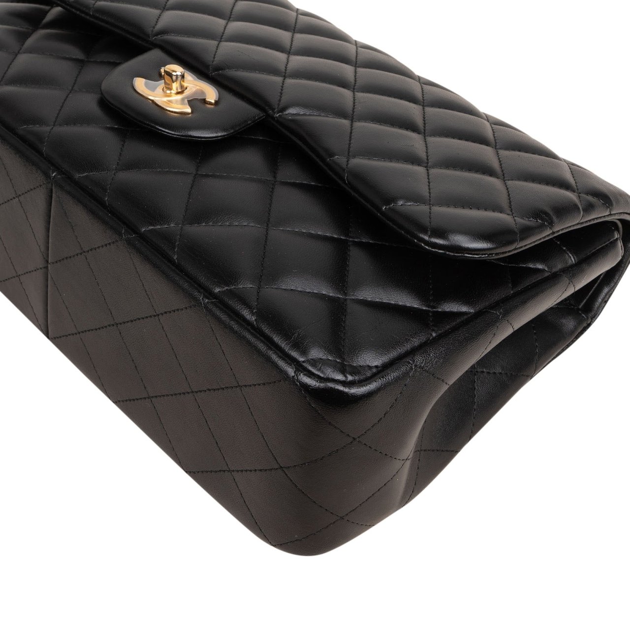 Chanel Quilted Lambskin Jumbo Double Flap Crossbody Bag Zwart
