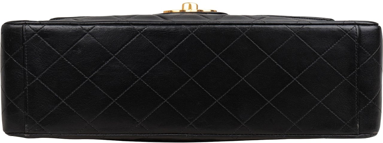 Chanel Quilted Lambskin 24K Gold Jumbo Single Flap Crossbody Bag Zwart