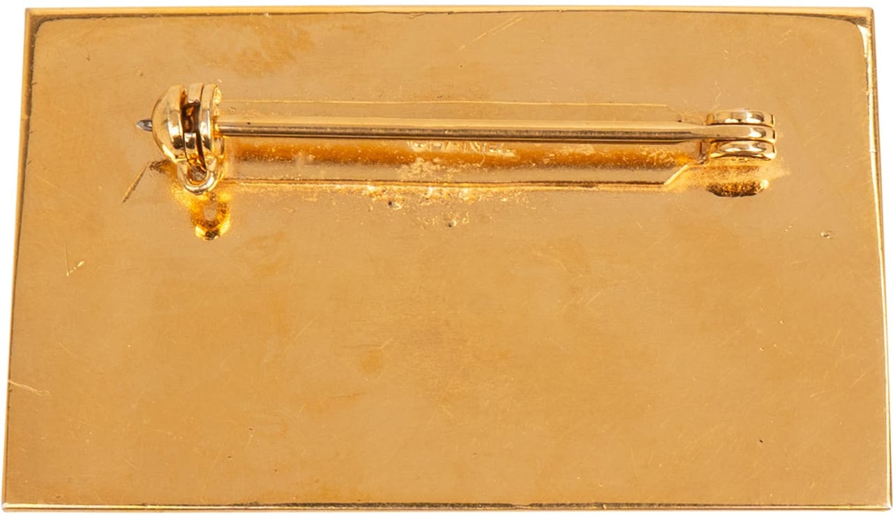Chanel Golden Emblem Plaque Brooch Goud
