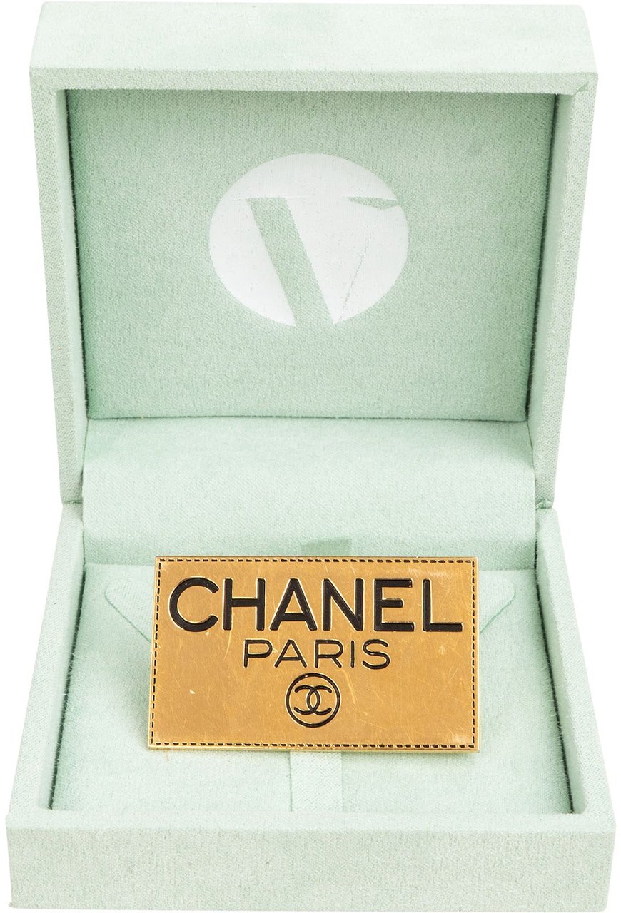 Chanel Golden Emblem Plaque Brooch Goud