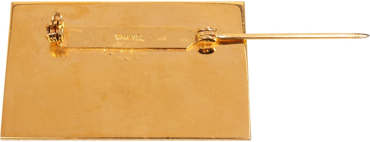 Chanel Golden Emblem Plaque Brooch Goud