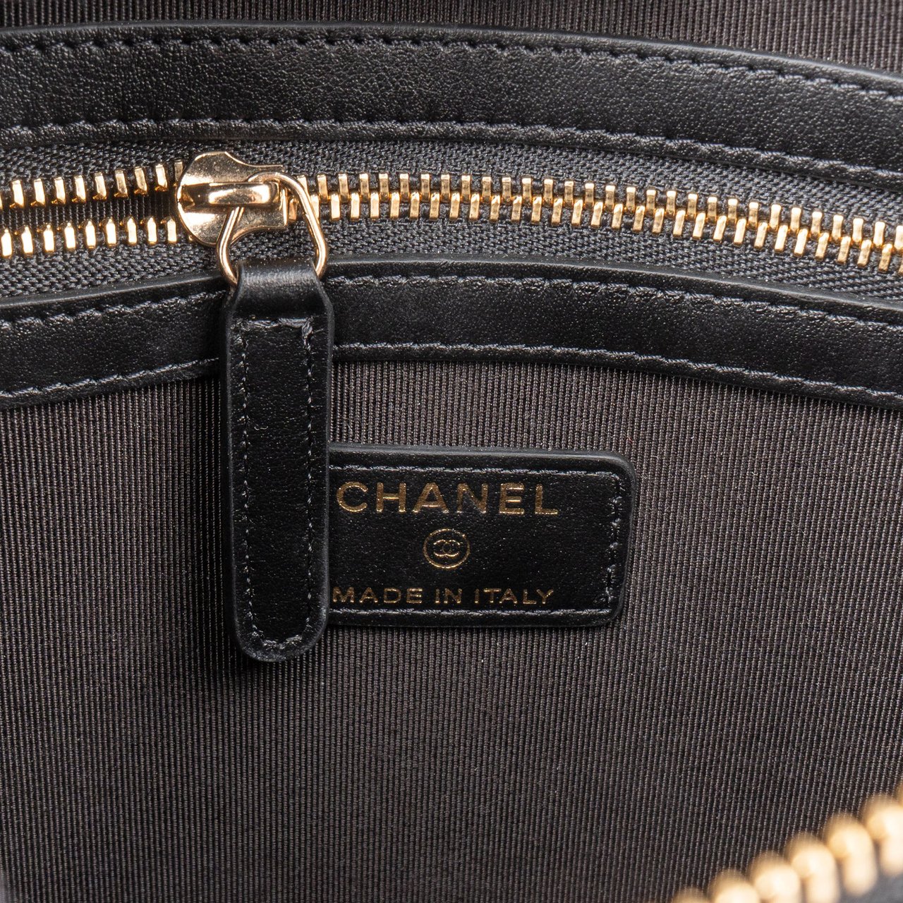 Chanel Chanel Quilted Lambskin ARCHIVE PIECE Pearl CC Clutch Zwart