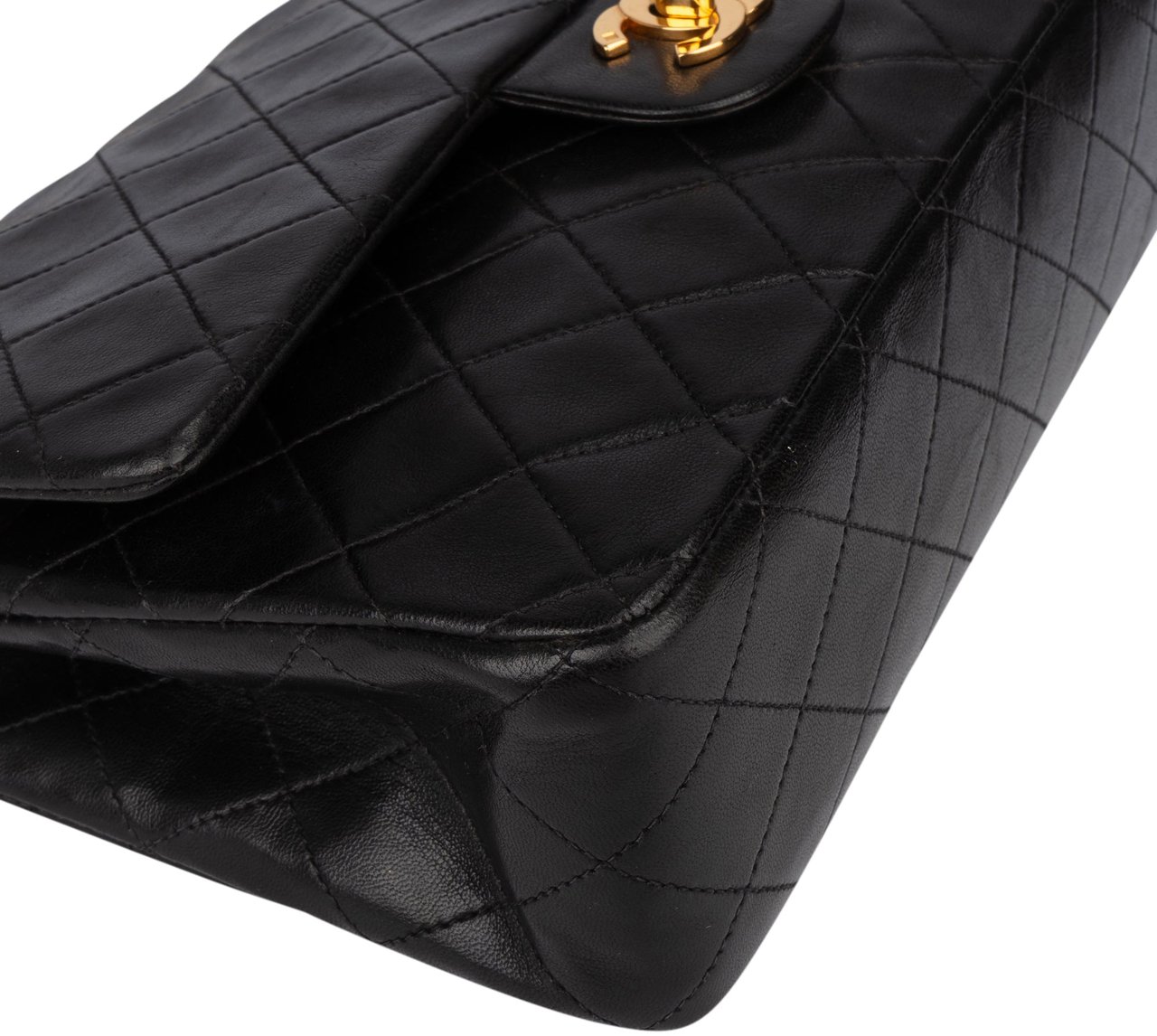 Chanel Chanel Quilted Lambskin 24K Gold Medium Double Flap Crossbody Bag Zwart