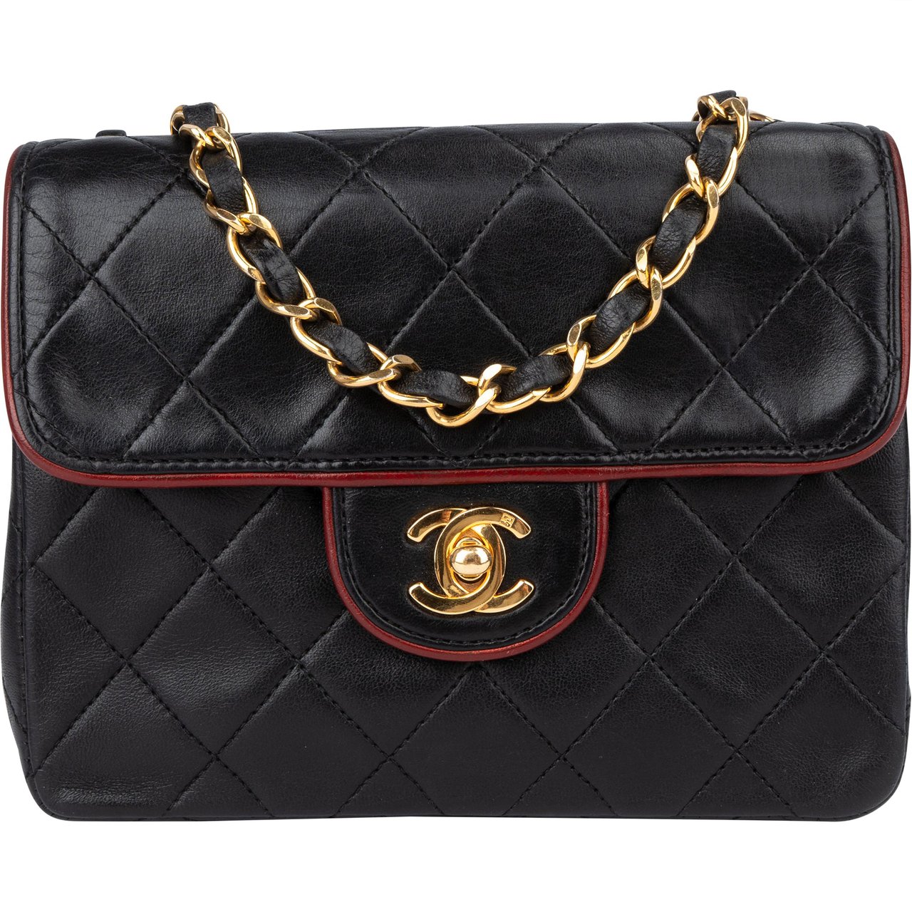Chanel Chanel Quilted Lambskin 24K Gold Single Flap Crossbody Bag Zwart