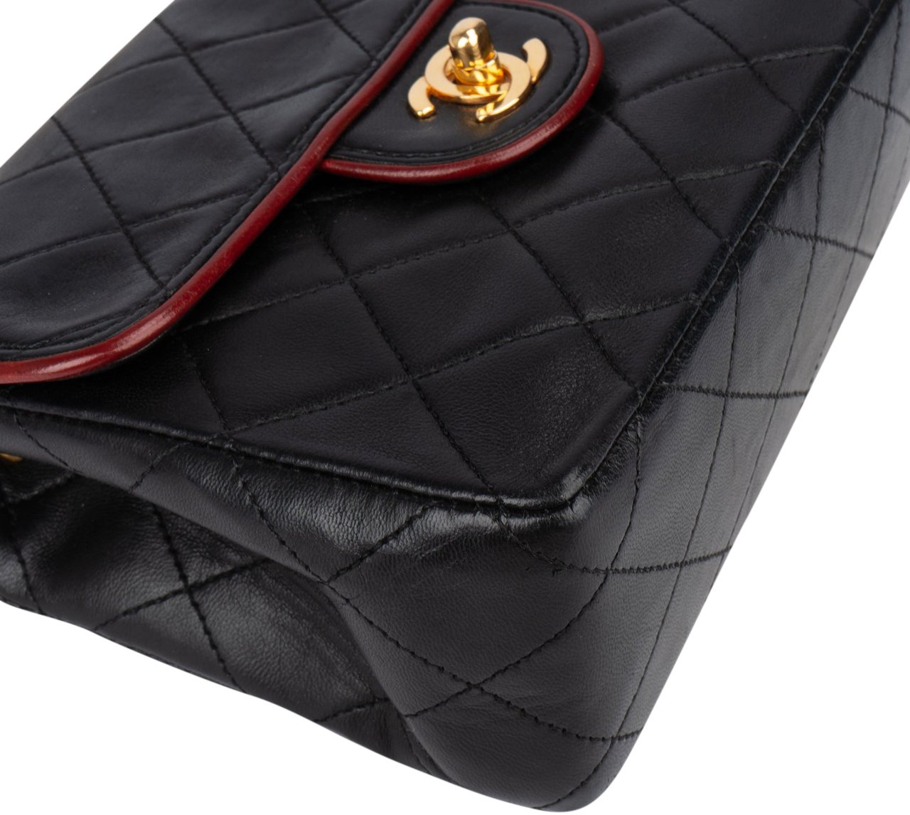 Chanel Chanel Quilted Lambskin 24K Gold Single Flap Crossbody Bag Zwart
