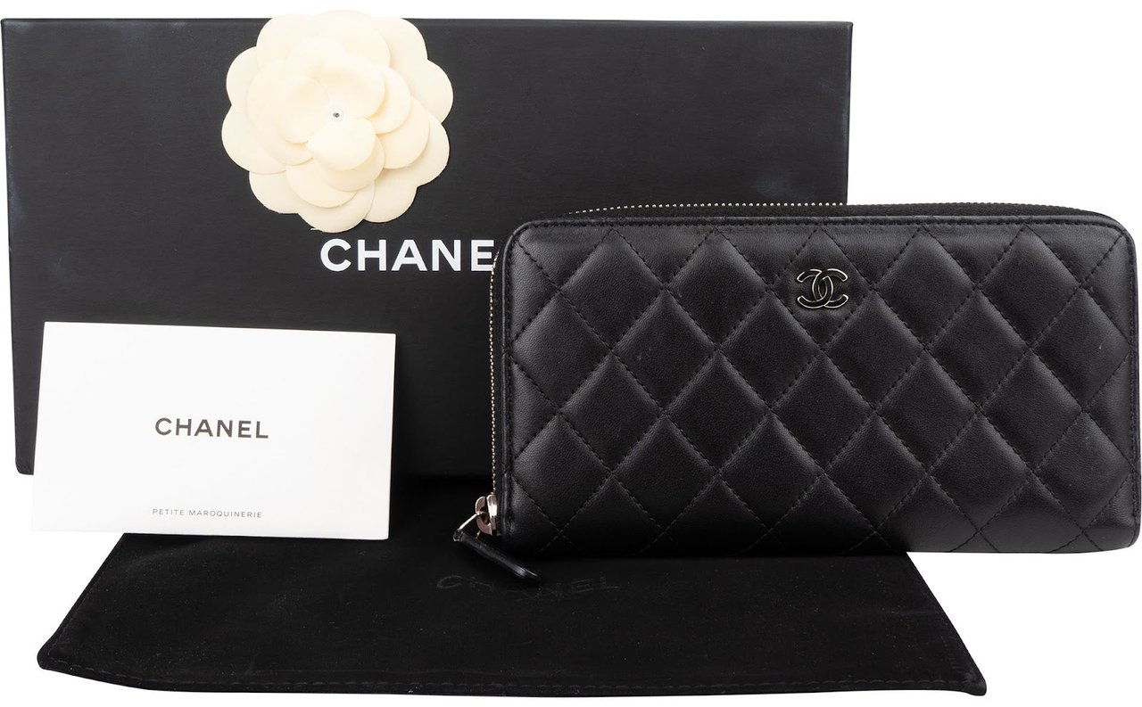 Chanel Quilted Lambskin Long Zipped Wallet Zwart