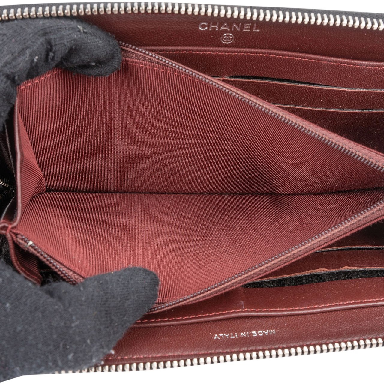 Chanel Quilted Lambskin Long Zipped Wallet Zwart