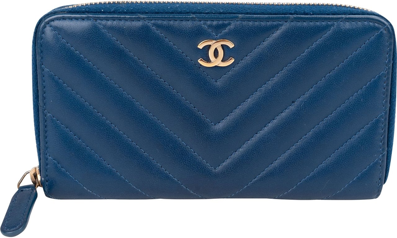 Chanel Quilted Leather Chevron Zip Around Wallet Blauw
