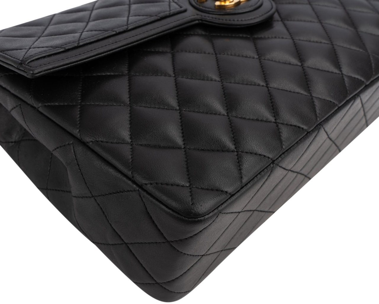 Chanel Quilted Lambskin 24K Gold Single Flap Shoulder Bag Zwart