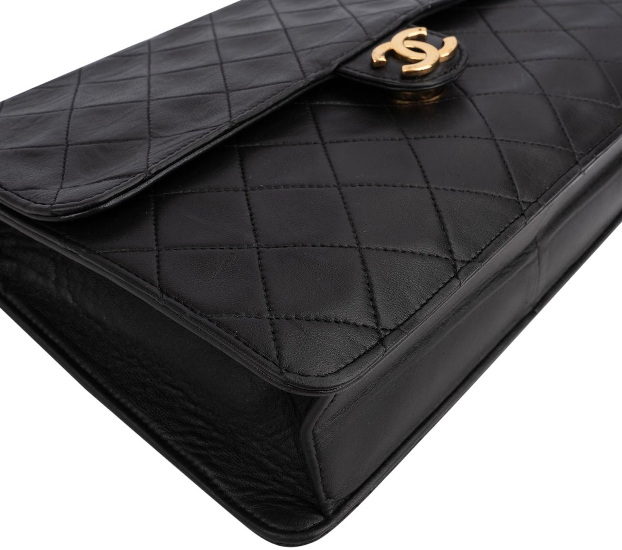 Chanel Quilted Lambskin 24K Gold Single Flap Shoulder Bag Zwart