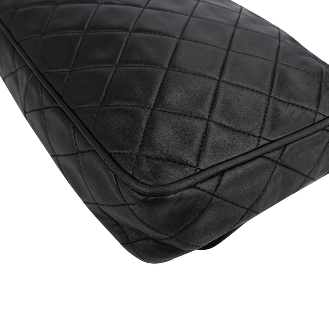 Chanel Quilted Lambskin Tassel Camera 24K Gold Crossbody Bag Zwart