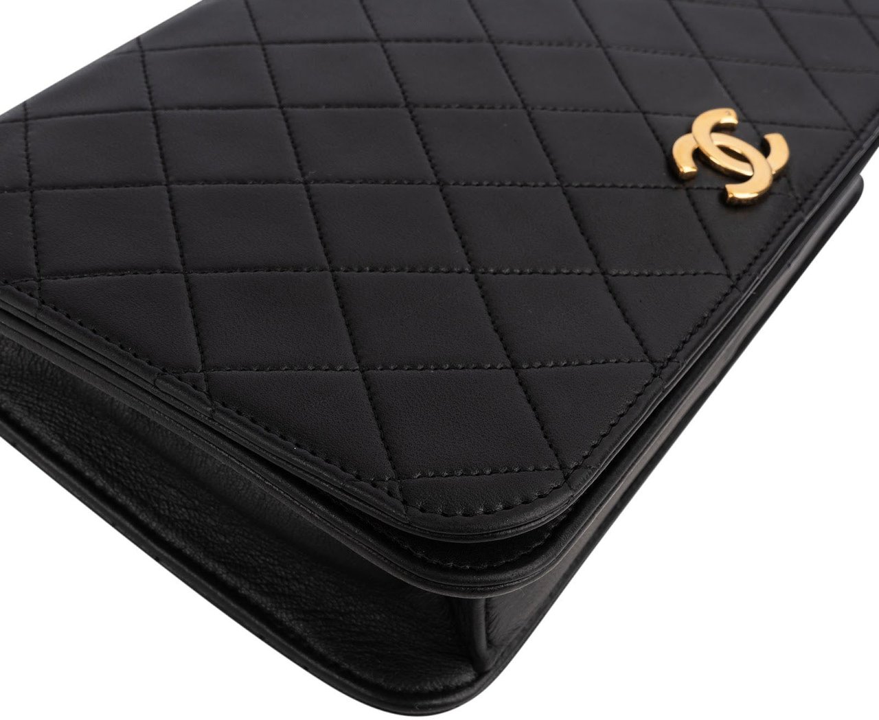 Chanel Quilted Lambskin 24K Gold Single Flap Crossbody Bag Zwart