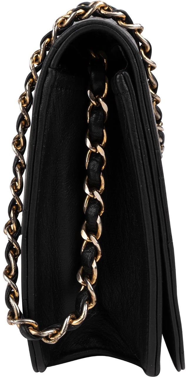 Chanel Quilted Lambskin 24K Gold Single Flap Crossbody Bag Zwart