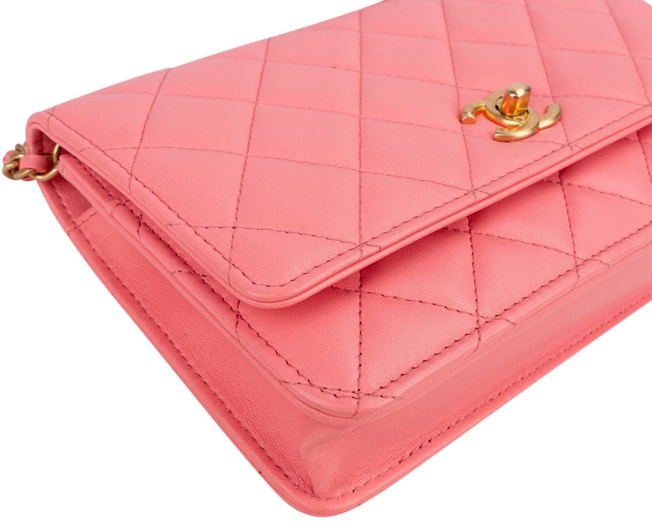 Chanel Quilted Lambskin Pearl Crush Adjustable Wallet On Chain Crossbody Bag Rood