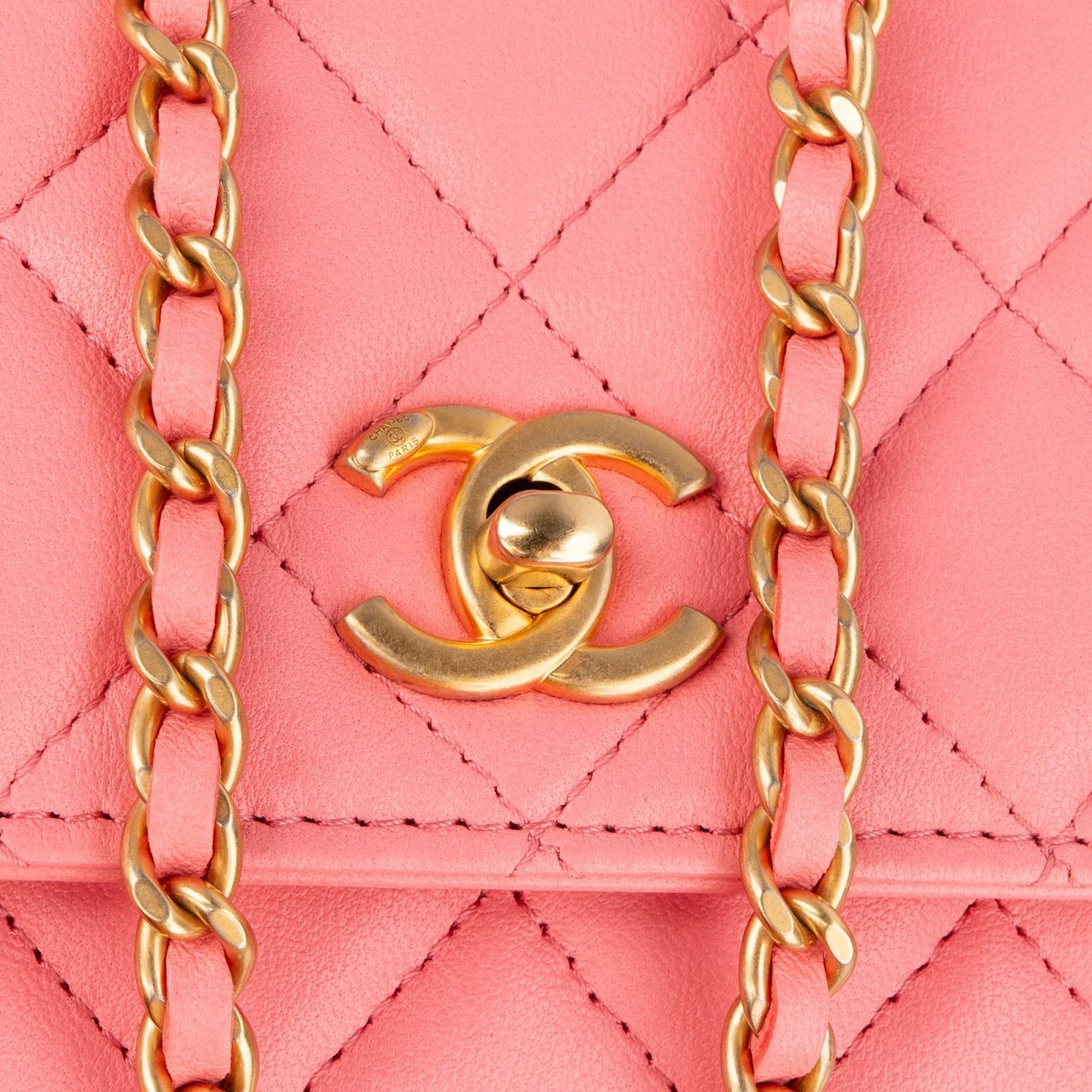Chanel Quilted Lambskin Pearl Crush Adjustable Wallet On Chain Crossbody Bag Rood