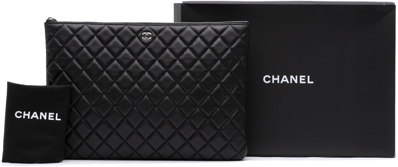 Chanel Large Quilted Caviar O Case Clutch Zwart